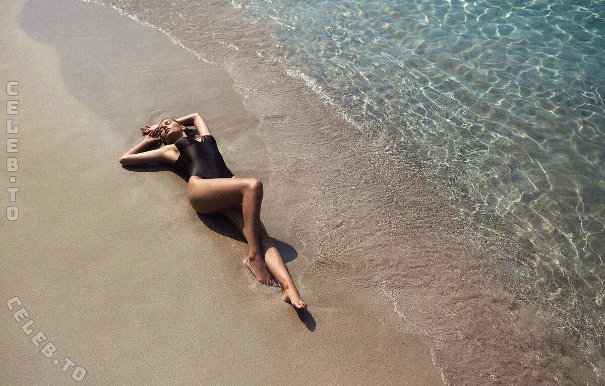Lea Mohr nude photo 2