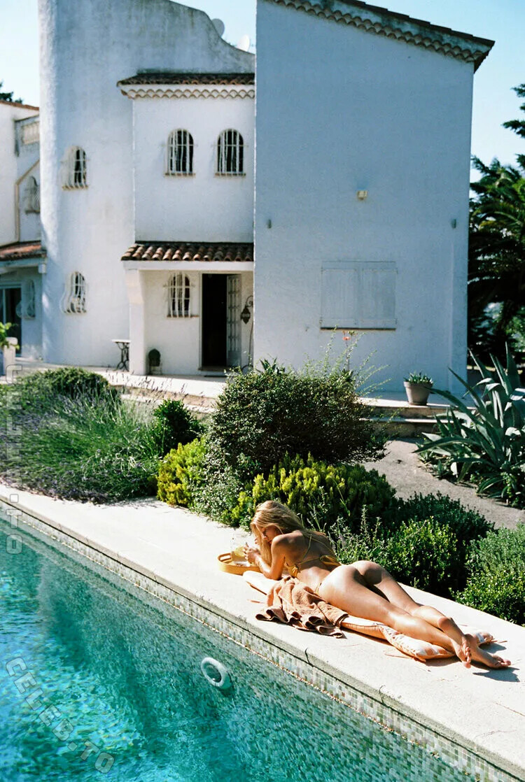 Lea Mohr nude photo 3