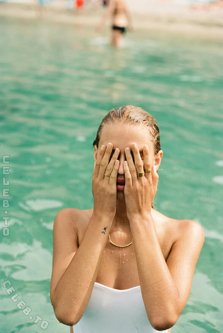 Lea Mohr nude photo 14