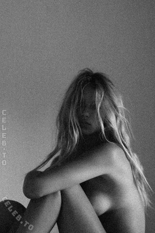 Lea Mohr nude photo 5