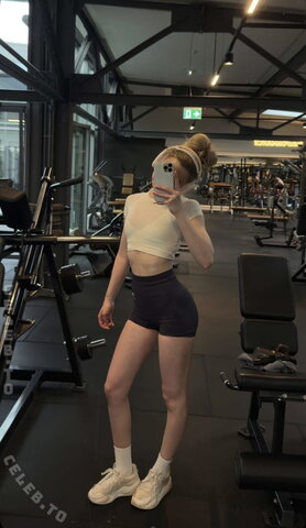 Lea Peach nude photo 6