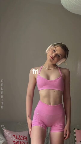 Lea Peach photo 6