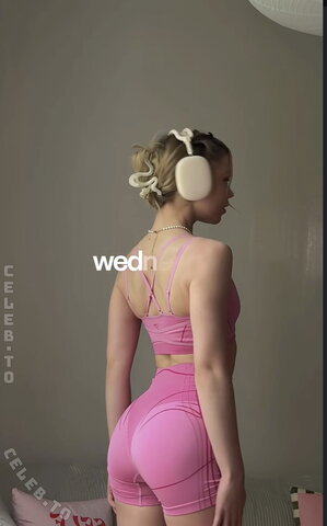 Lea Peach photo 3