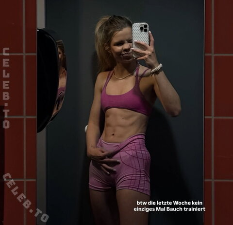 Lea Peach photo 2