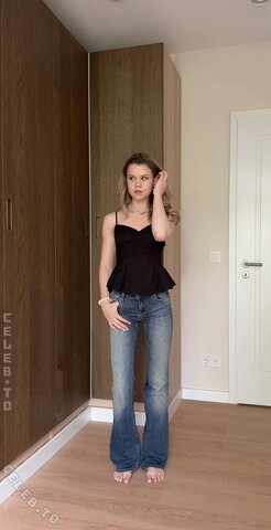 Lea Peach nude photo 5