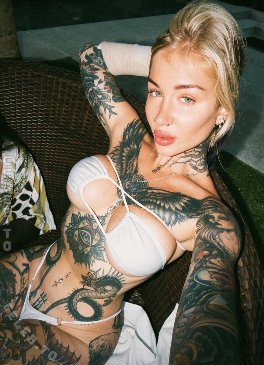 Lea Sky / cyberbarbie2077 nude photo 7