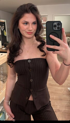 Lea Viktoria nude photo 22