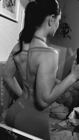 Lea Viktoria nude photo 18