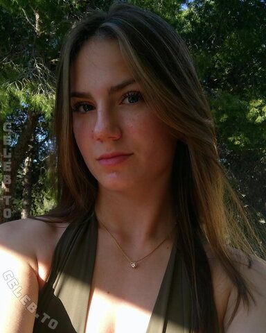 Lea Viktoria nude photo 11