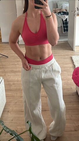 Lea Viktoria nude photo 7