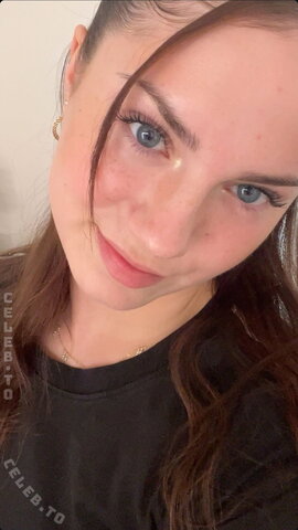 Lea Viktoria nude photo 23