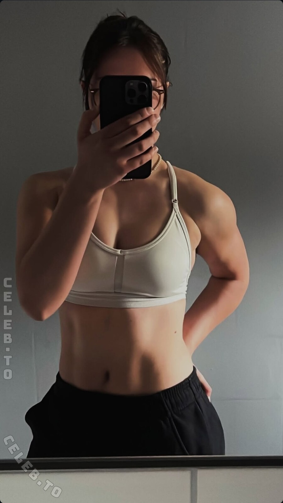 Lea Viktoria nude photo 1