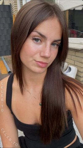 Lea Viktoria Hot (1 photo)
