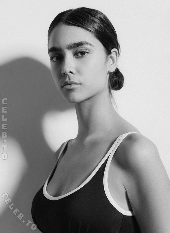 Lea Yami Magadi nude photo 4
