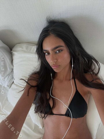 Lea Yami Magadi nude photo 10