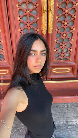 Lea Yami Magadi nude photo 1
