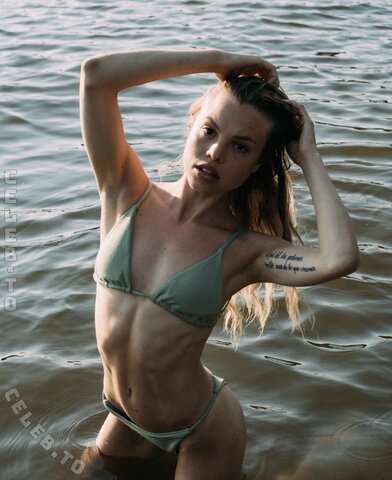 Lea Zoe Voss nude photo 3