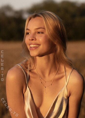 Lea Zoe Voss nude photo 5