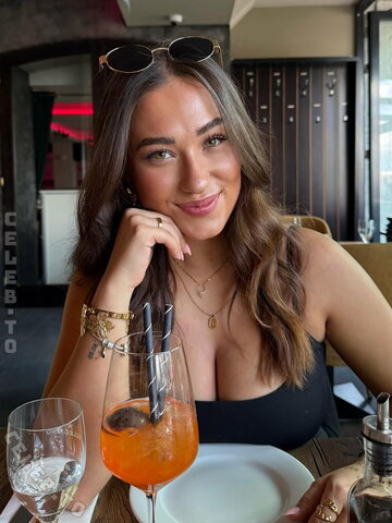 lea.angt New (5 photos)