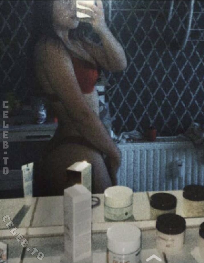 lea.crrl nude photo 9