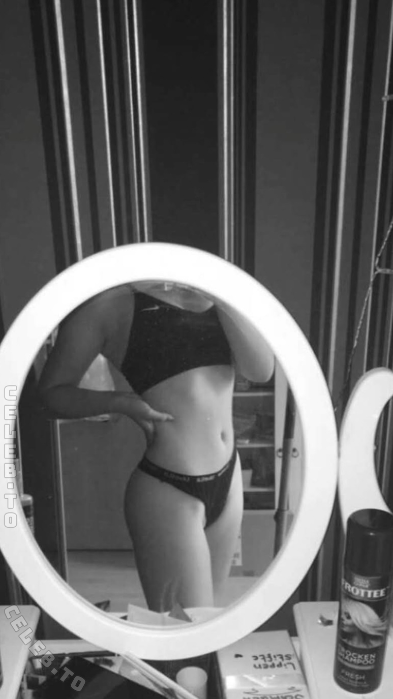 lea.crrl nude photo 19