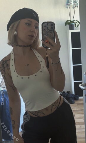 lea.crrl nude photo 3
