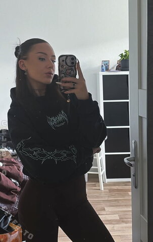 lea.crrl nude photo 1