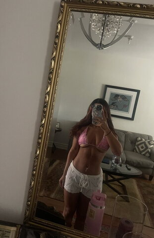 Leafsnlifts Hot (2 photos)