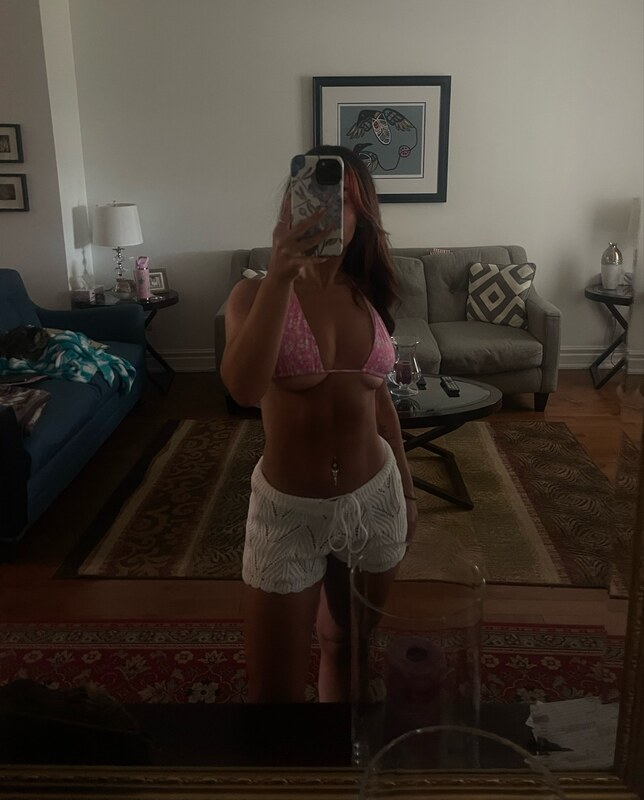 Leafsnlifts nude photo 2