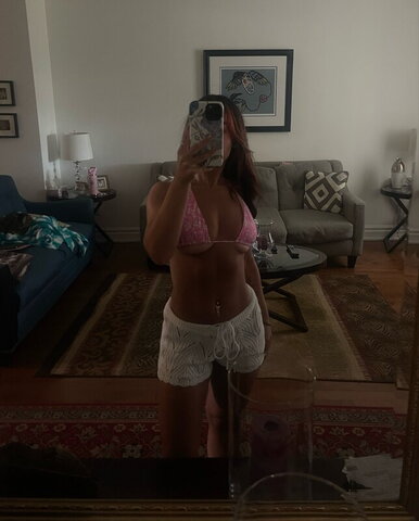 Leafsnlifts nude photo 1
