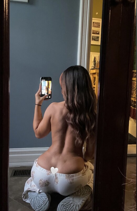Leafsnlifts nude photo 1