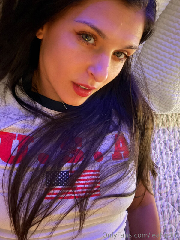 Leah Gotti nude photo 10