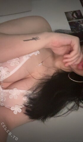 leahbunnyy nude photo 16