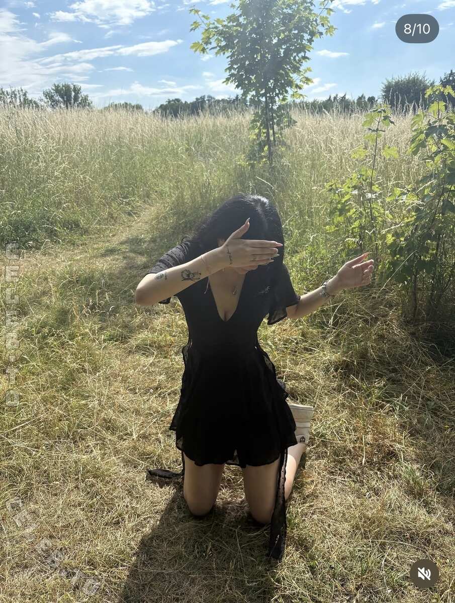 leahbunnyy nude photo 3