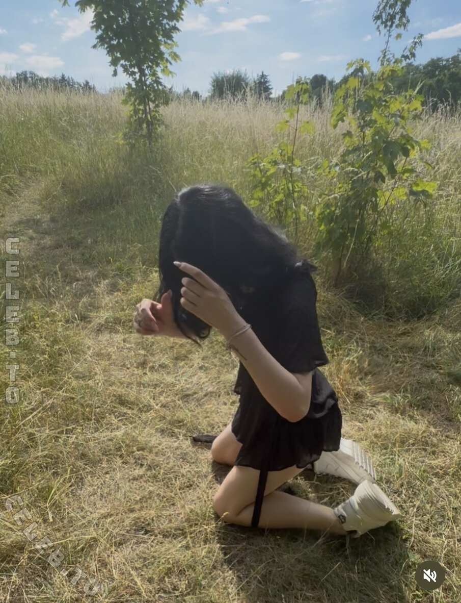 leahbunnyy nude photo 5
