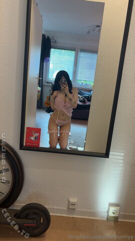 leahbunnyy nude photo 40
