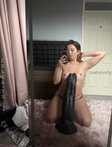 Leahshorty nude photo 5