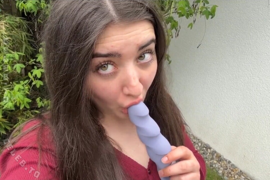 LeahSnuSnu nude photo 1