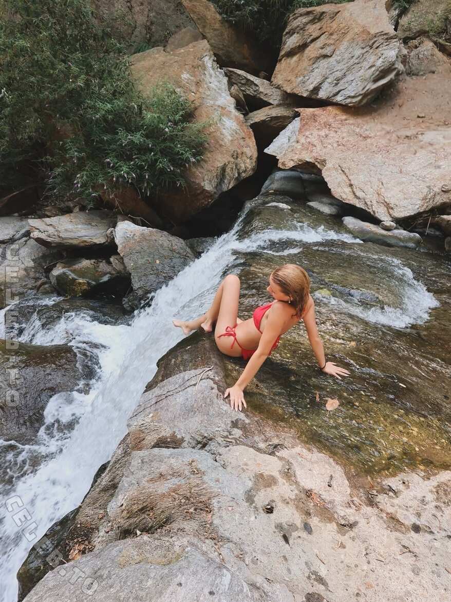 Lea.nxz nude photo 3