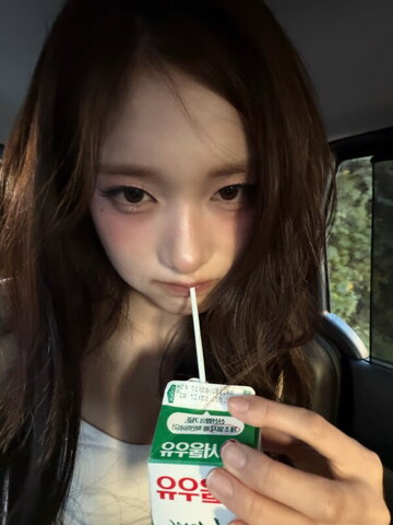 Lee Hyun-seo nude photo 9