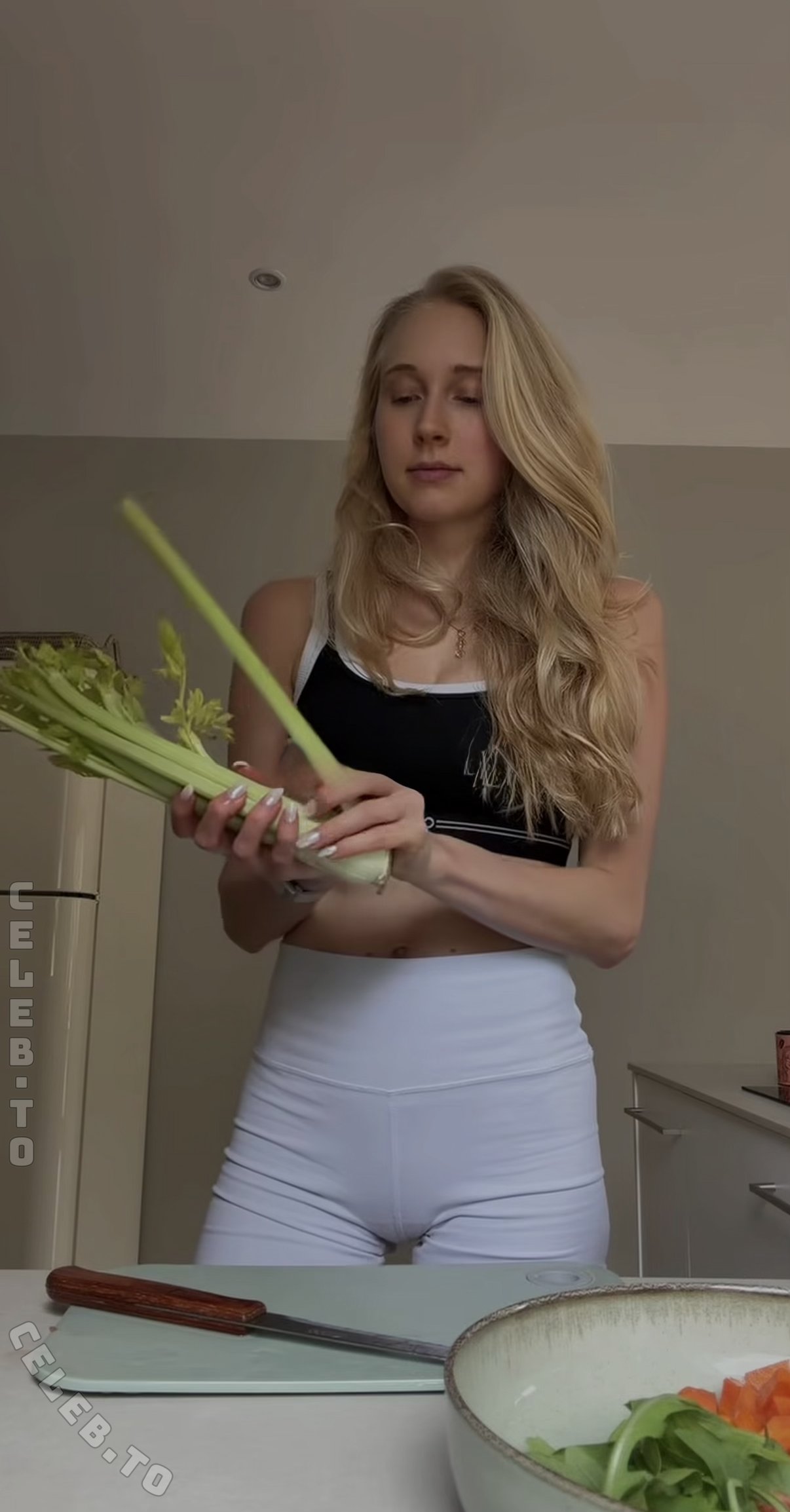 Lee Paulina nude photo 4