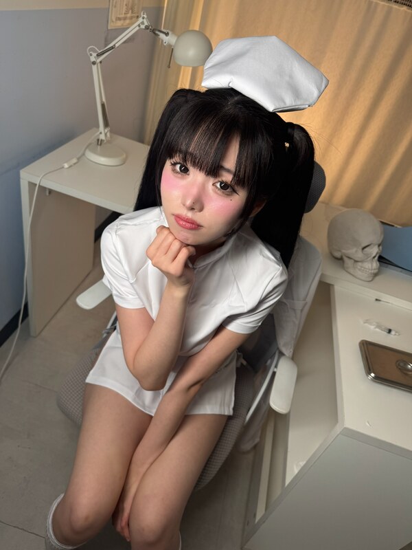 Lee Yeon-woo nude photo 22