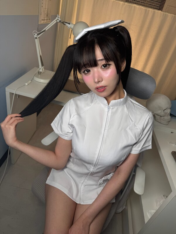Lee Yeon-woo nude photo 24