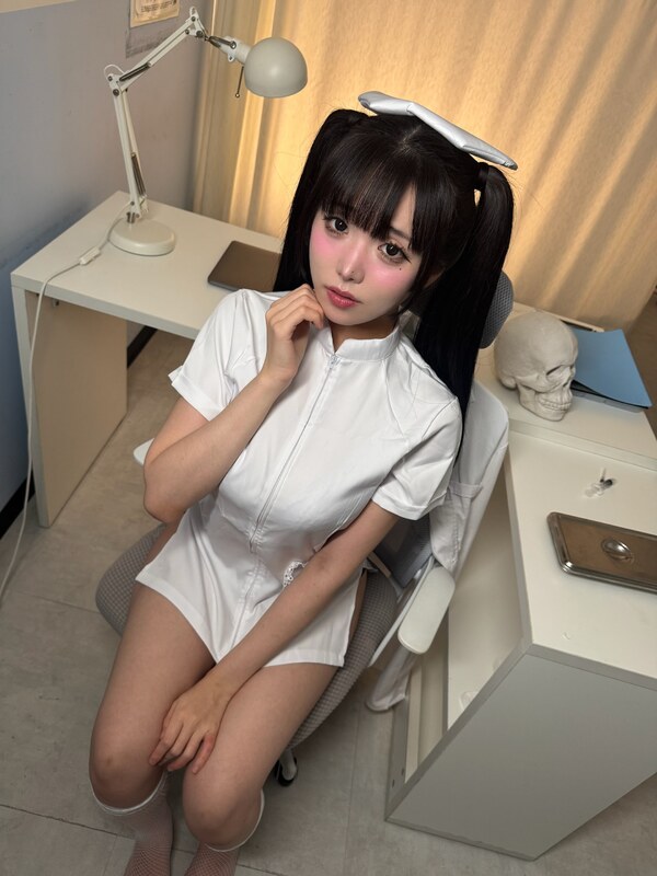 Lee Yeon-woo nude photo 26