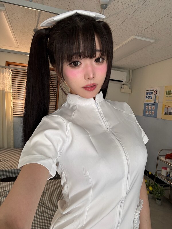 Lee Yeon-woo nude photo 27