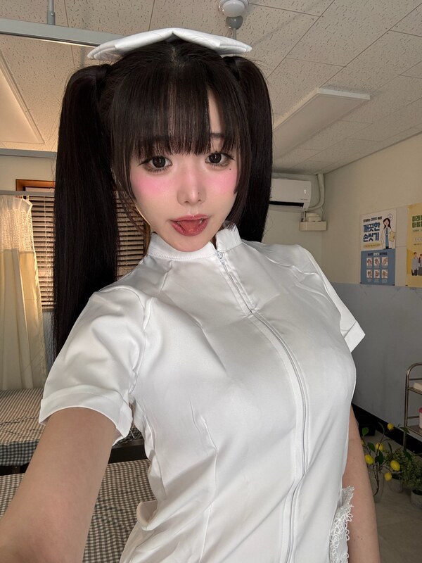 Lee Yeon-woo nude photo 28