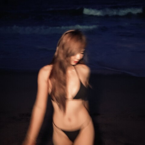 Leena Xu nude photo 3
