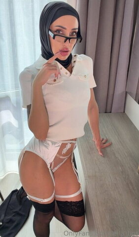 Leila Lips nude photo 5