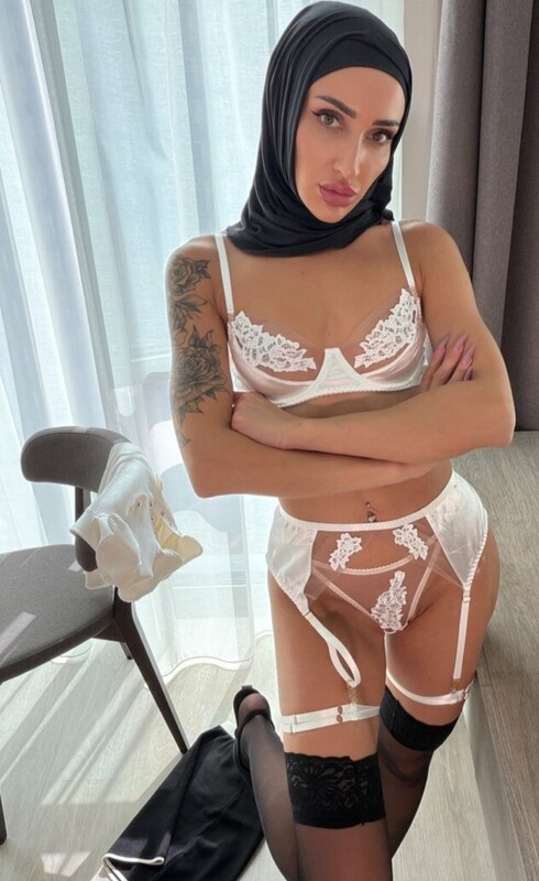 Leila Lips nude photo 6