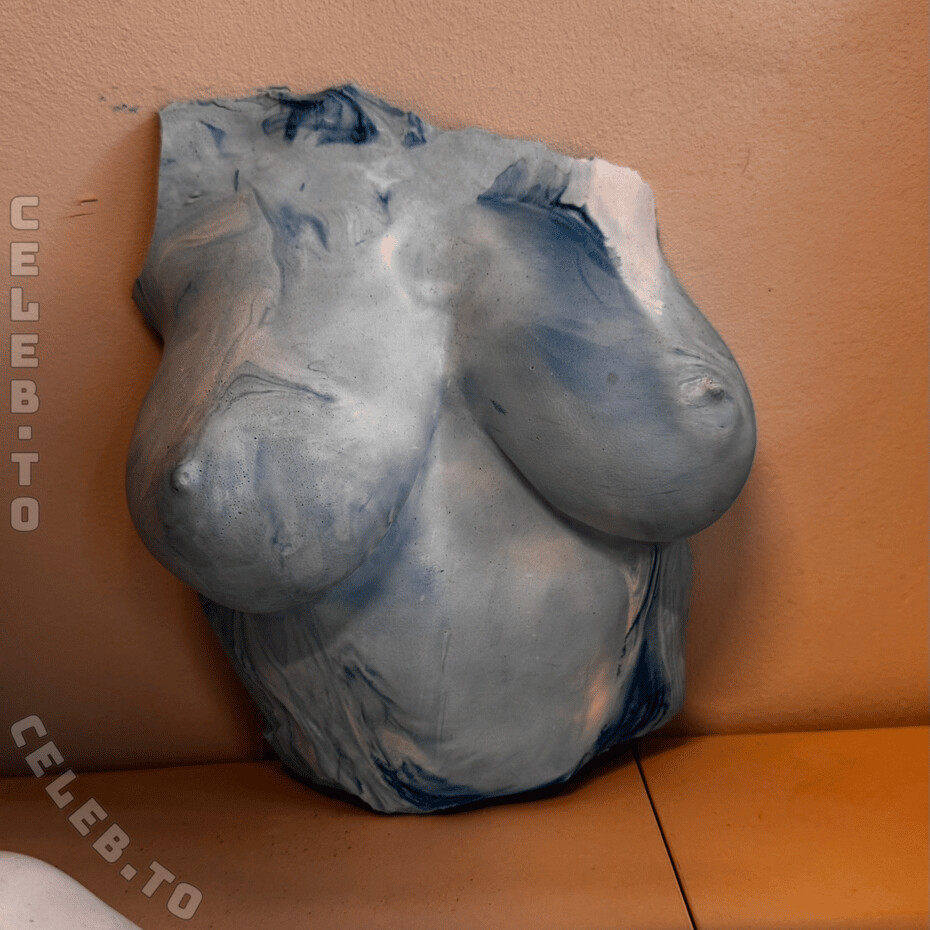 Leila Lowfire nude photo 2